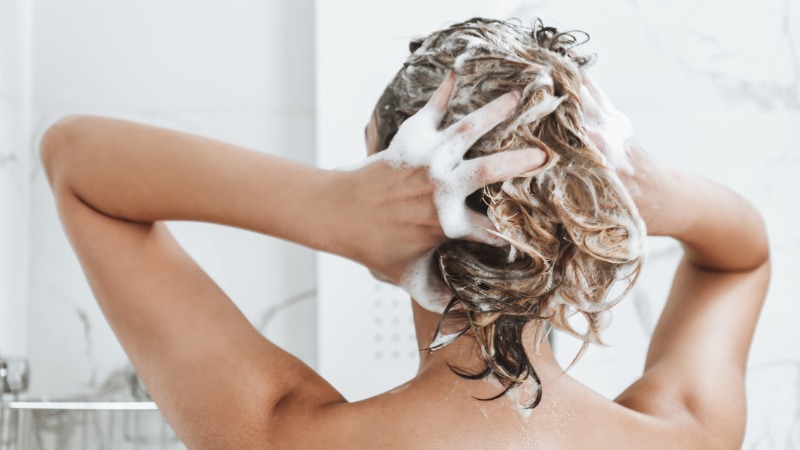 se-faire-shampoing-femme